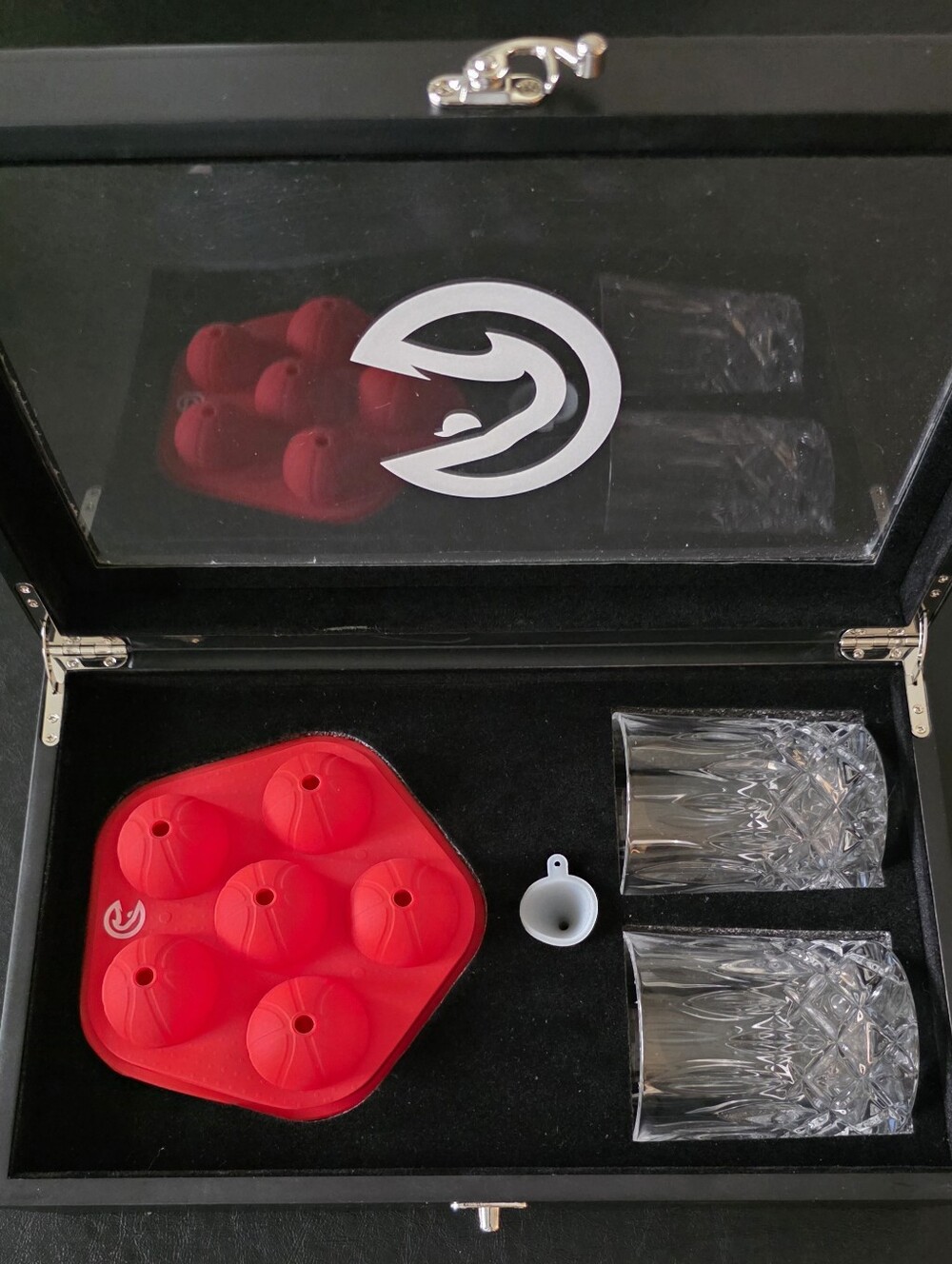 Atlanta Hawks Whiskey Glasses & Basketball Ice Mold Set - Blk Case NEW Open Box